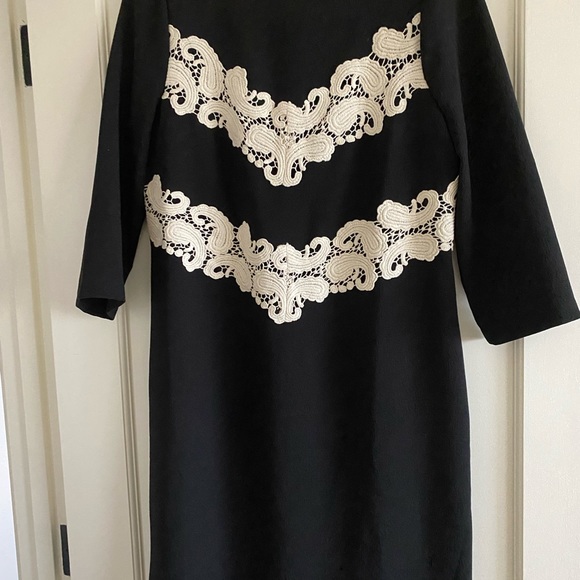Lace appliqué crepe dress - Picture 5 of 5